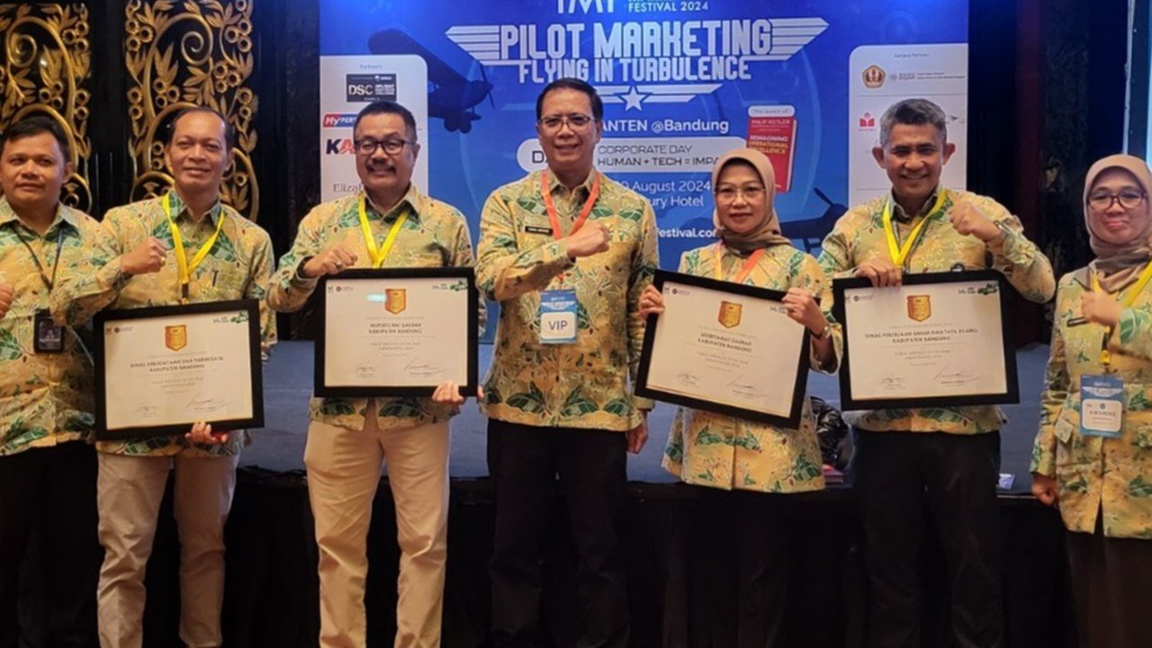 Pemkab Bandung Borong 4 Penghargaan Pelayanan Publik dari MarkPlus Institute