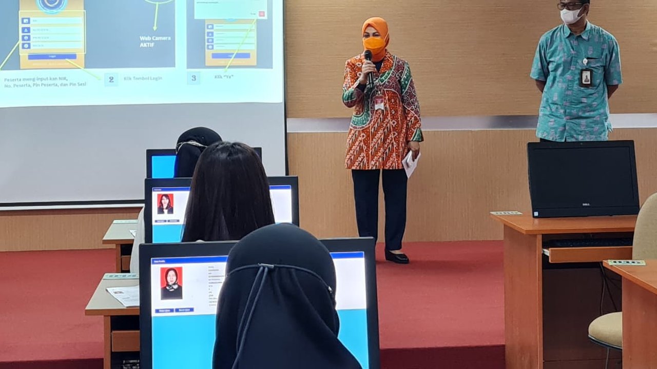Google memberikan peringatan kepada pengguna jika mereka terancam menjadi korban kejahatan siber. Peringatan ini akan muncul dalam bentuk pop-up di Google Chrome untuk perangkat HP maupun komputer. Ada lima jenis peringatan yang dapat muncul, dan penting untuk tidak mengabaikannya.