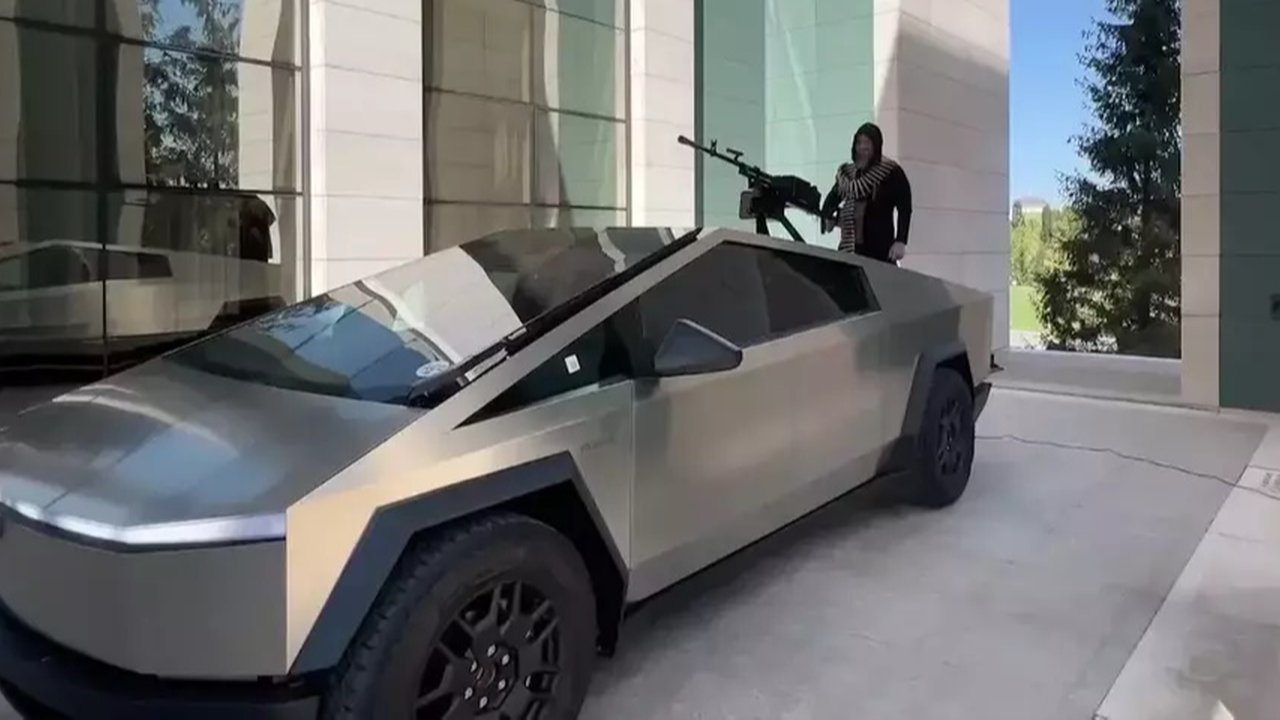 Sekutu Vladimir Putin Punya Tesla Cybertruck yang Dilengkapi Senapan Mesin