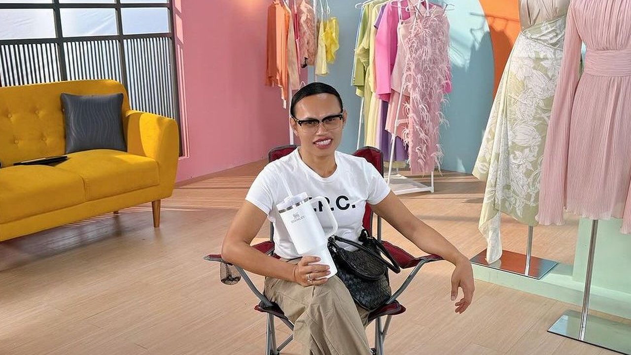 Dihujat Gegara Tampil Pakai Gamis dan Cadar di Kajian Ustaz Hanan Attaki, Wanda Hara Minta Maaf