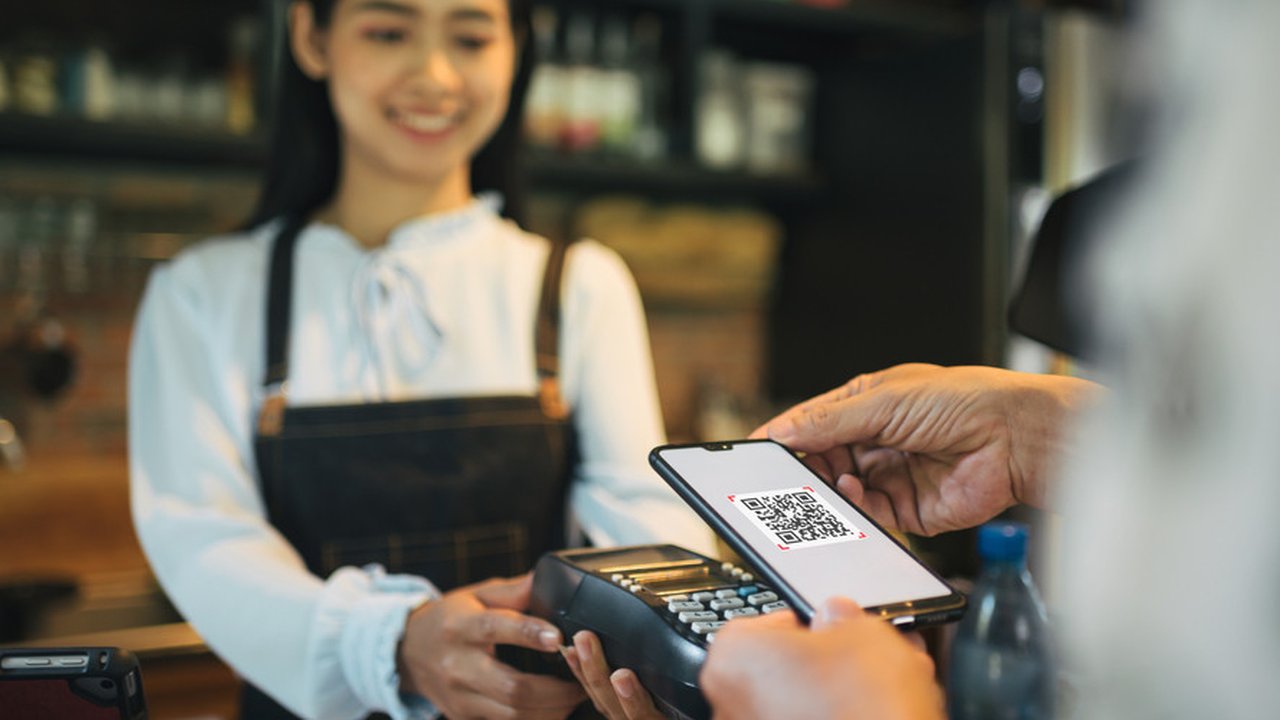 Bank Mandiri terus mendorong transaksi non tunai sekaligus mendukung peningkatan inklusi keuangan di Tanah Air.