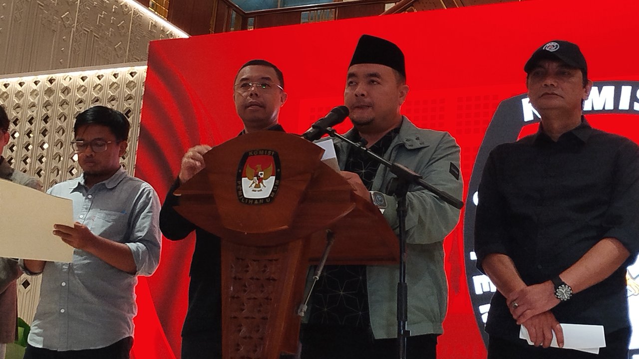 Ketua Komisi Pemilihan Umum (KPU) RI Mochammad Afifuddin saat konferensi pers di Gedung KPU Jakarta. (Liputan6.com/Ady Anugrahadi)