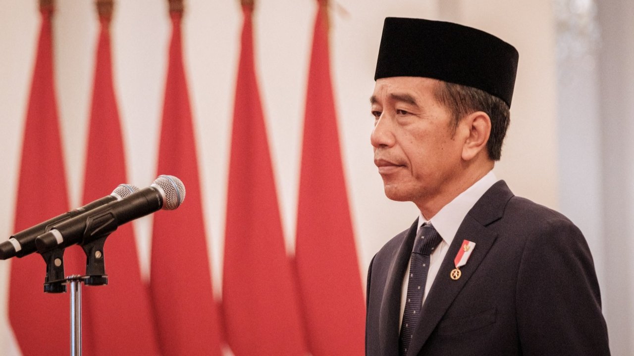 Presiden Joko Widodo melantik Bahlil Lahadalia sebagai Menteri ESDM menggantikan Arifin Tasrif, Supratman Andi Agtas sebagai Menkumham menggantikan Yasonna Laoly, Rosan Roeslani sebagai Menteri Investasi/Kepala BKPM menggantikan Bahlil Lahadalia dan Angga Raka Prabowo sebagai Wamen Kominfo.