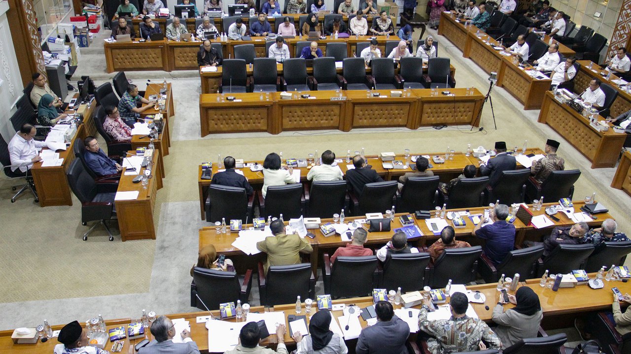 Badan Legislasi menggelar rapat kerja dengan Pemerintah dan DPD membahas RUU tentang Perubahan Keempat atas UU Nomor 1 Tahun 2015. (merdeka.com/Arie Basuki)