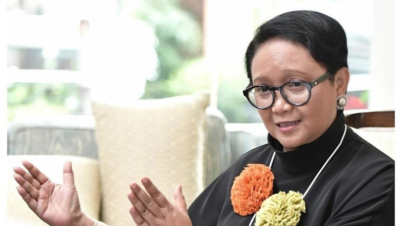 Gaya modis Menlu Retno Marsudi (Sumber: Instagram/retno_marsudi)