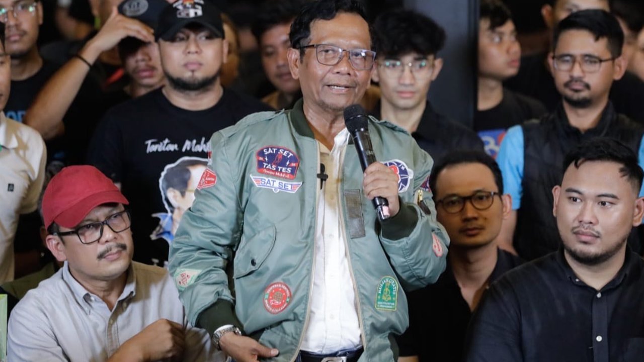 <p>Cawapres Nomor Urut 3 Mahfud Md menghadiri kampanye akbar bertajuk Rembug Rakyat di Stadion Untung Suropati, Pasuruan, Jawa Timur, Senin (5/2/2024). (Foto: Liputan6)</p>