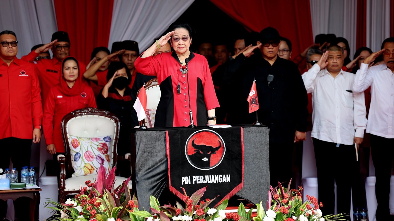 Ketua Umum DPP PDI Perjuangan (PDIP) Megawati Soekarnoputri di halaman Masjid At-Taufiq dalam rangkaian upacara peringatan hari ulang tahun (HUT) ke-79 RI. (Foto: Dokumentasi PDIP).