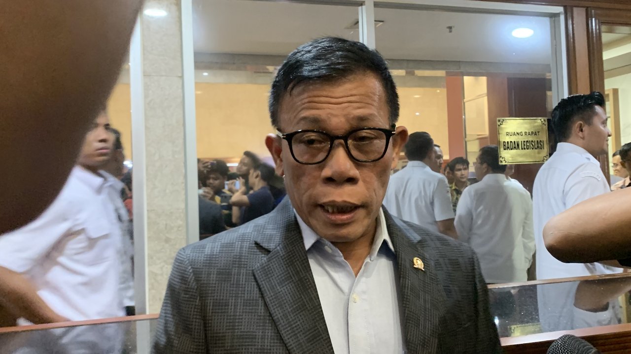 Politikus PDIP Masinton Pasaribu mengklaim, partainya tetap akan mendaftarkan Anies Baswedan ke KPU Jakarta untuk Pilkada 2024. (Liputan6.com/Delvira Hutabarat)