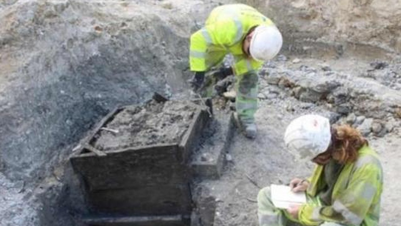 Sumur Romawi yang ditemukan di Inggris.