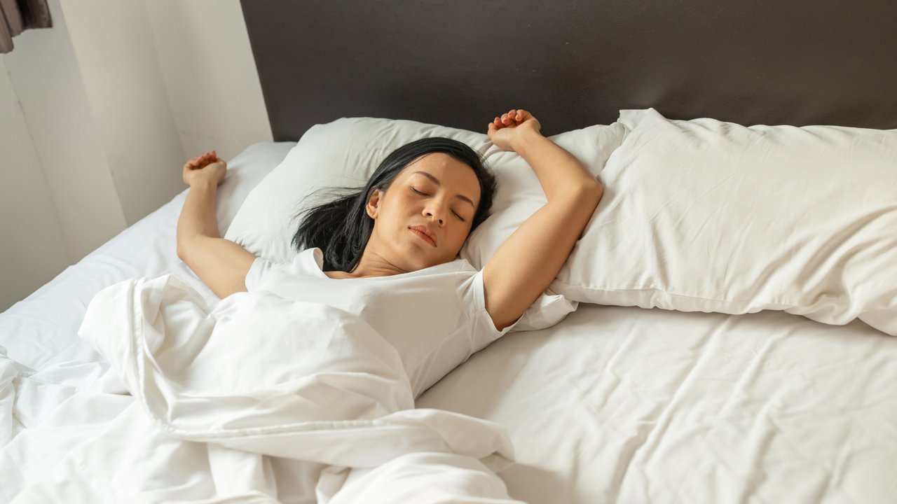 <p>Ilustrasi tidur, bermimpi. (Image by jcomp on Freepik)</p>