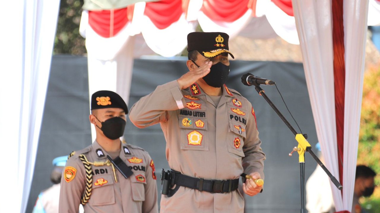 <p>Ilustrasi foto Kapolda Jateng Irjen Pol Ahmad Luthfi usai melakukan pengecekan minyak goreng di pasar Bulu Semarang, (Foto : Titoisnau)</p>