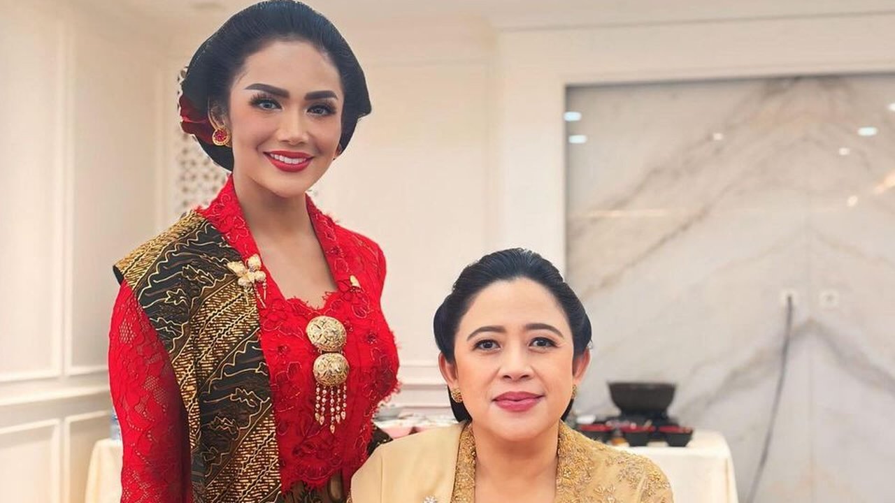 Anggota Komisi IX DPR RI, Krisdayanti, hadir dalam sidang tahunan MPR 2024 di Senayan, Jakarta, pada Jumat (16/8/2024) dengan kebaya merah menyala. (Foto: Dok. Instagram @krisdayantilemos)