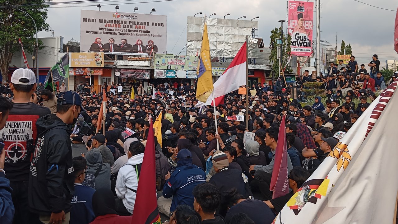 Demo kawal putusan MK di Jember.
