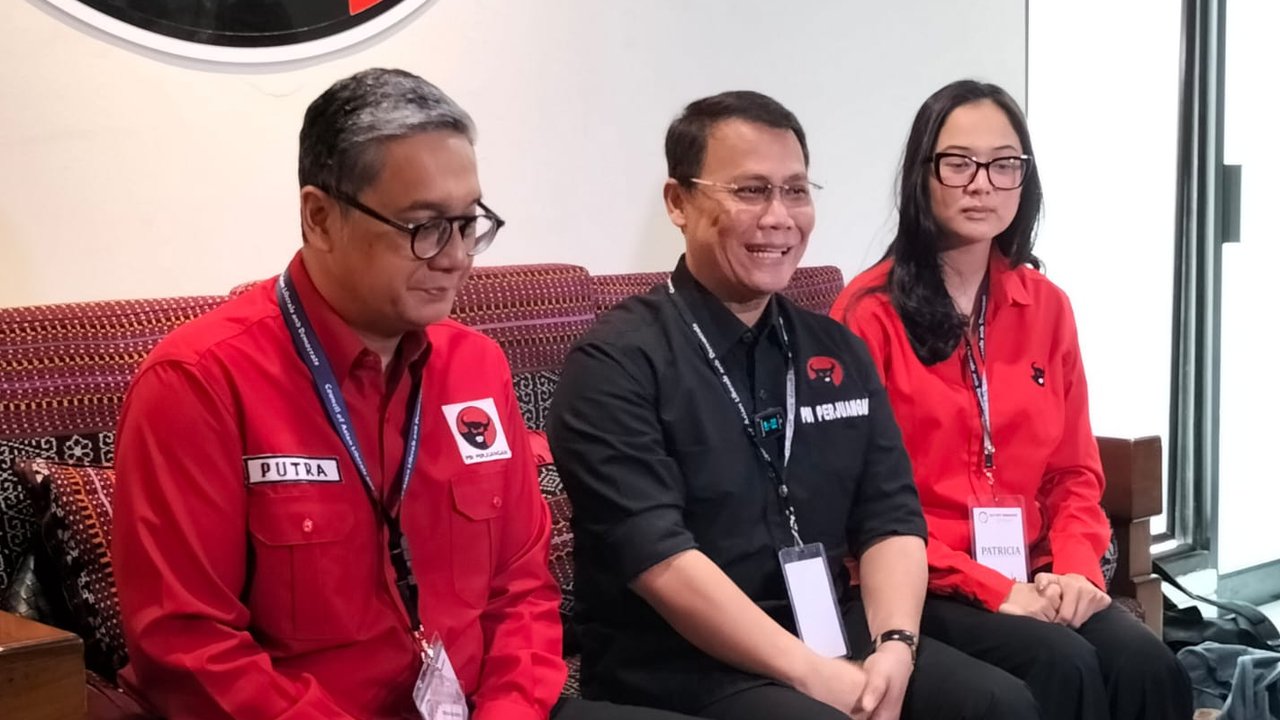 Ketua DPP PDI Perjuangan (PDIP) Ahmad Basarah mengungkapkan kekecewaannya pascaputusan Mahkamah Konstitusi (MK) soal syarat calon presiden dan wakil presiden yang menjadi polemik di tengah masyarakat.
