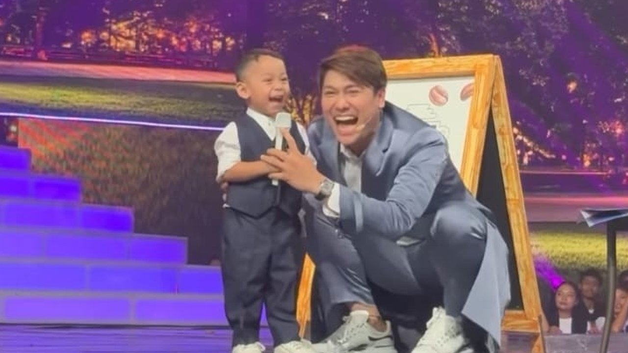 Momen Abang L Nyanyi 'Terlalu Cinta' buat Syifa Hadju