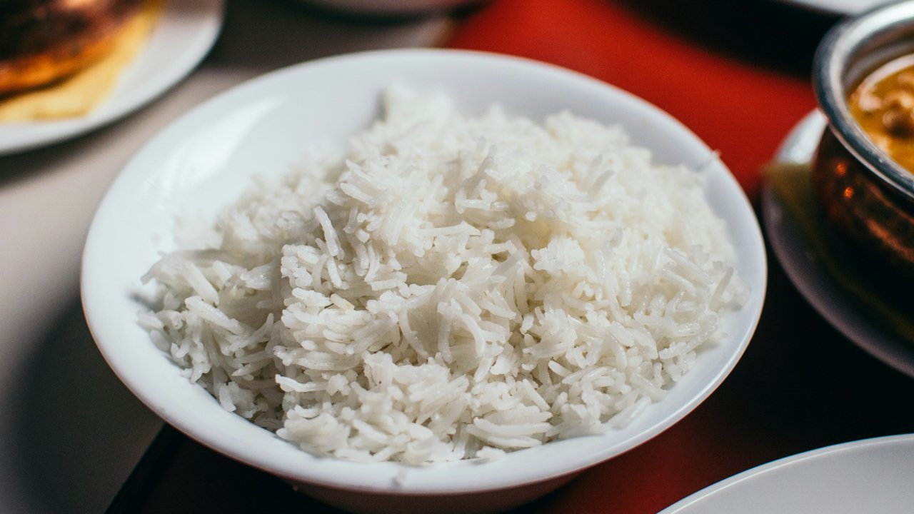 Nasi Panas dan Nasi Dingin Lebih Sehat Mana? Simak Ulasannya