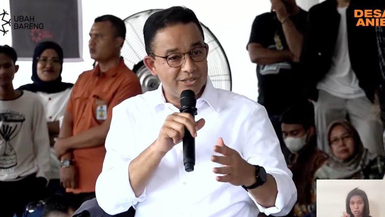 Calon Presiden (Capres) nomor urut satu Anies Baswedan saat menghadiri acara 'Desak Anies' di Lapangan Cindua Mato, Tanah Datar, Sumbar, Rabu (3/1/2024). (Tangkapan Layar YouTube Anies Baswedan)