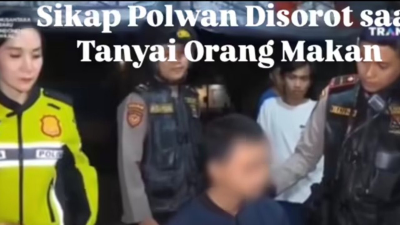 Polwan di Surabaya 'Dirujak' Netizen Karena Ganggu Orang Makan