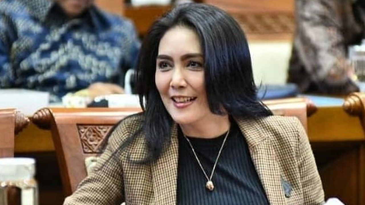 Rieke Diah Pitaloka geram mendengar vonis bebas Gregorius Ronald Tannur. Ia ikut menggemakan tagar Justice for Dini Sera dan mendukung keluarga korban. (Foto: Dok. Instagram @riekediahp)