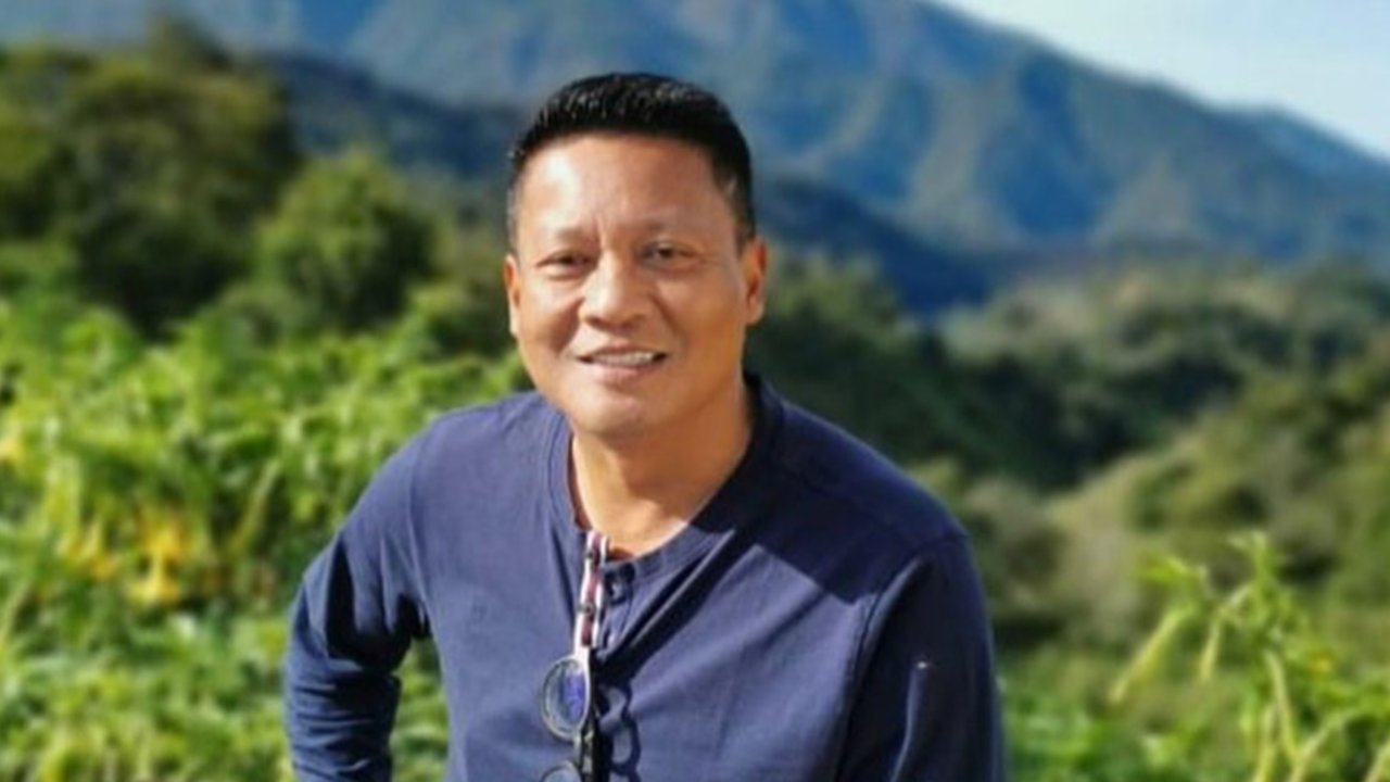 Momen Irjen Pol Krishna Murti Kenakan Toga di Acara Wisuda,