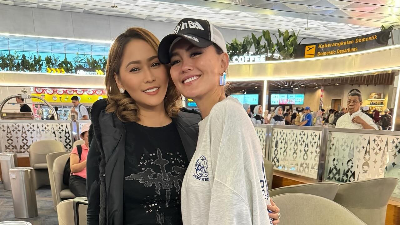 Potret Inul Bertemu Agnez Mo di Bandara