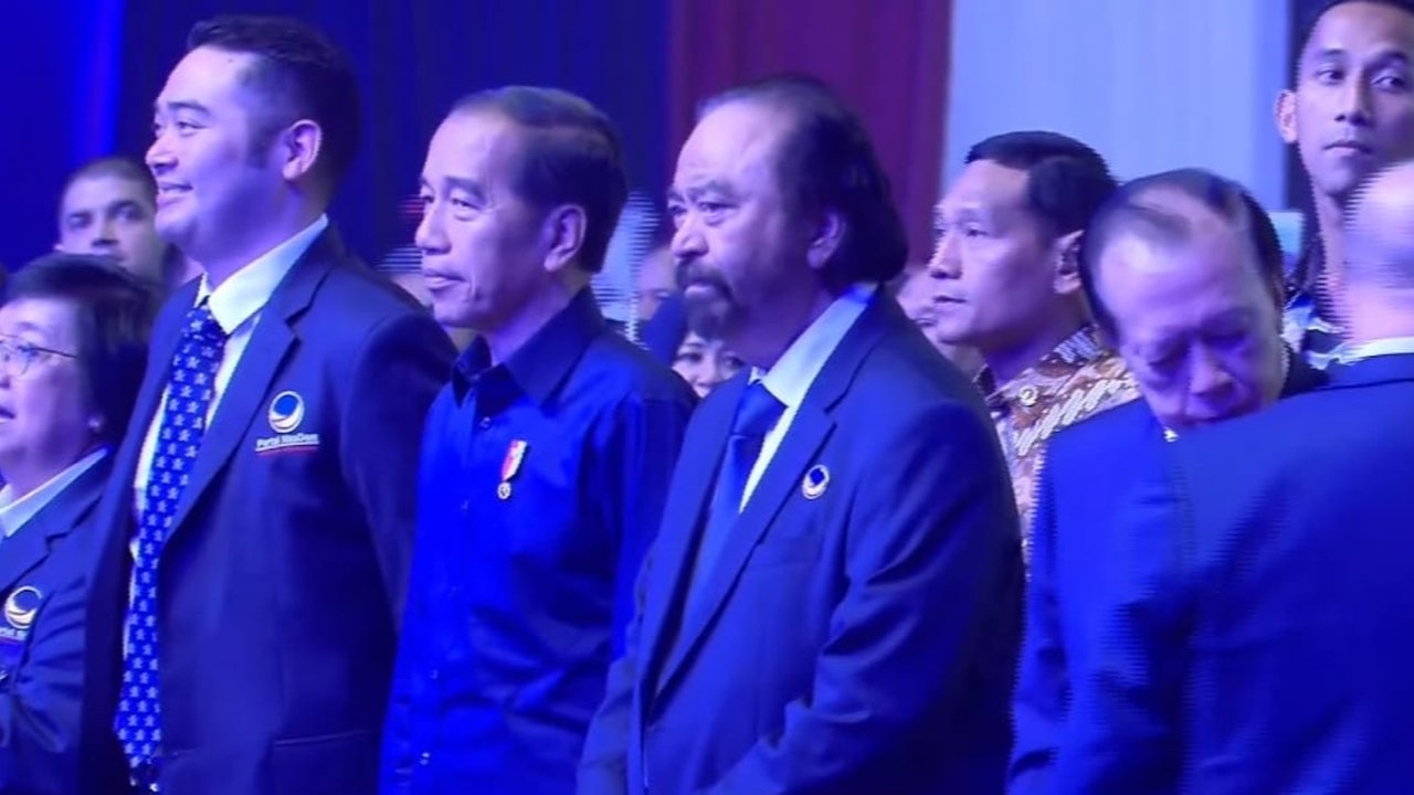 Presiden Joko Widodo atau Jokowi menghadiri pembukaan Kongres Partai Nasdem di Jakarta Convention Center (JCC), Senayan, Jakarta, Minggu (25/8/2024). (Merdeka.com)