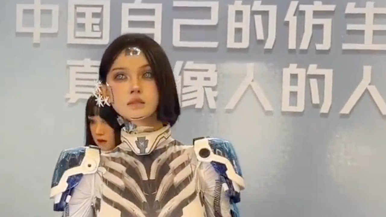 Viral Video Robot Cantik Ikut Fashion Show, Tampilannya Mirip Manusia, Asli atau Palsu?