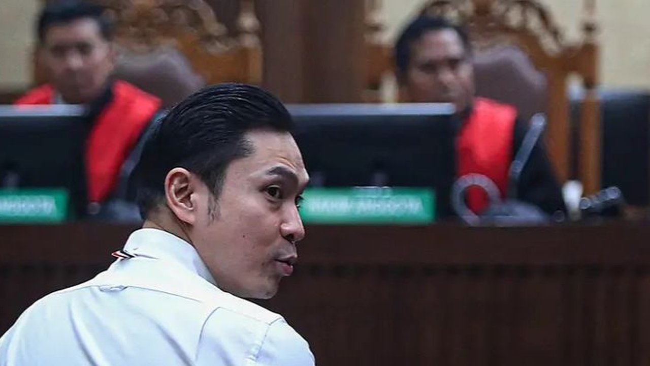 Rambut Klimis dan Modis, Ini Potret Harvey Moeis Pakai Kemeja Rp7 Juta di Sidang Korupsi Timah