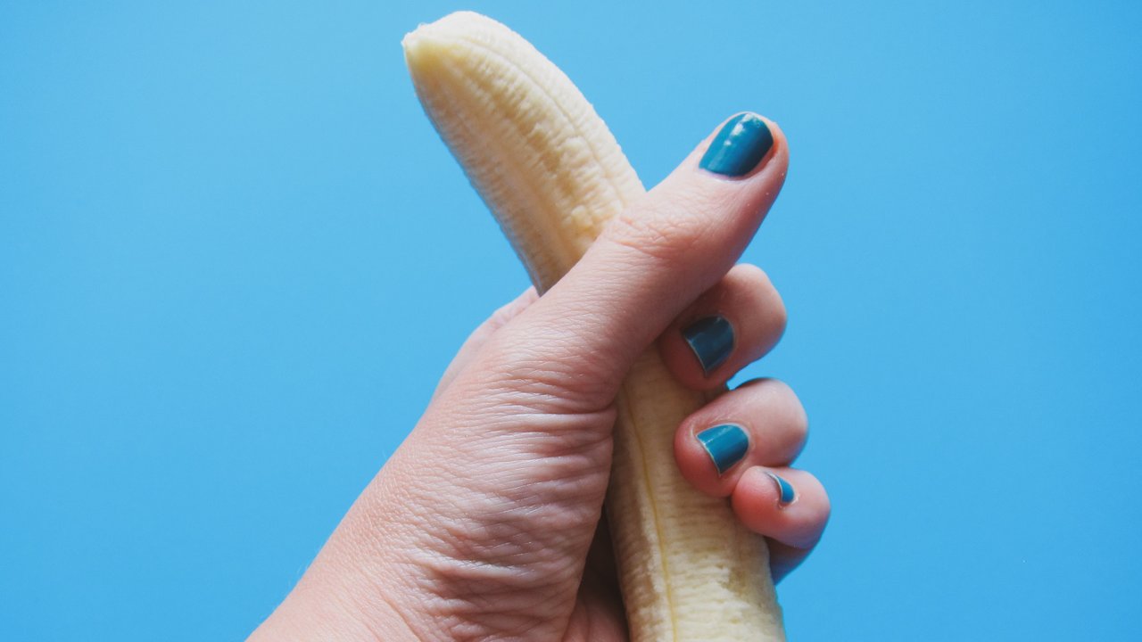 ilustrasi penis. Photo by Hello I'm Nik 🎞 on Unsplash