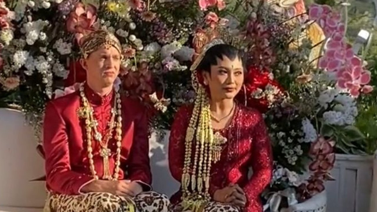 Pidato Bahasa Jawa Dibalas Bahasa Inggris, Pernikahan Dua Negara di Bantul Ini Viral