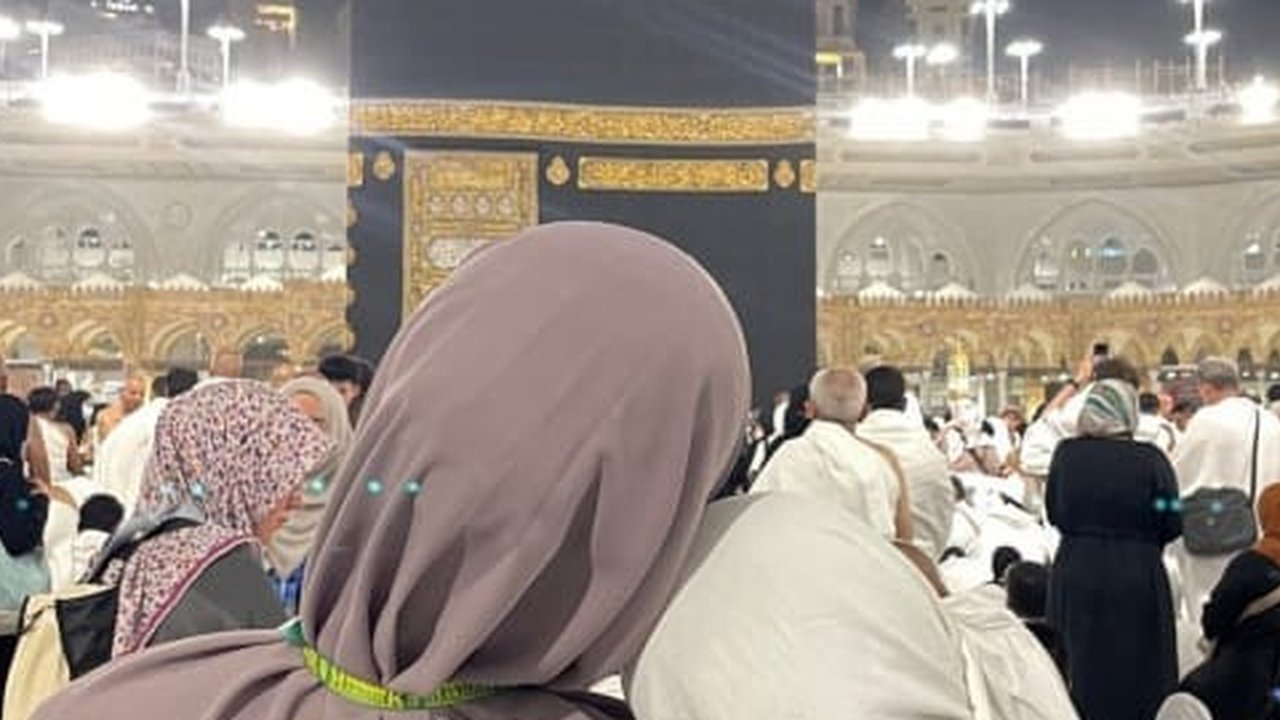 Azizah Salsha Umrah di Tanah Suci