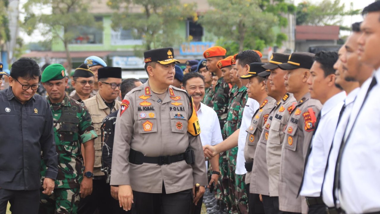 Kapolda Riau Irjen Pol Mohammad Iqbal memimpin apel gelar pasukan