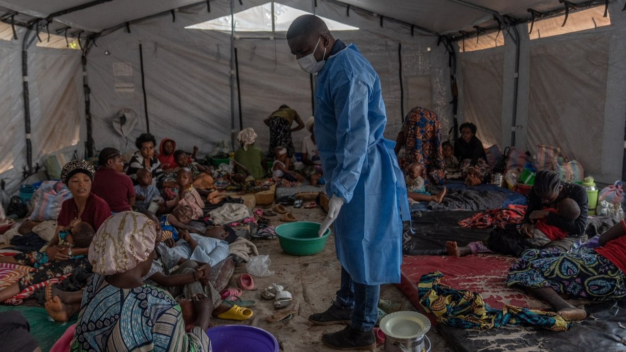 Wabah Mpox menginfeksi ratusan orang di Burundi. Para penderitanya mengharuskan menjalani perawatan di dalam bangsal pusat perawatan Mpox Rumah Sakit Universitas Kamenge di Bujumbura, ibu kota Burundi pada 22 Agustus 2024.