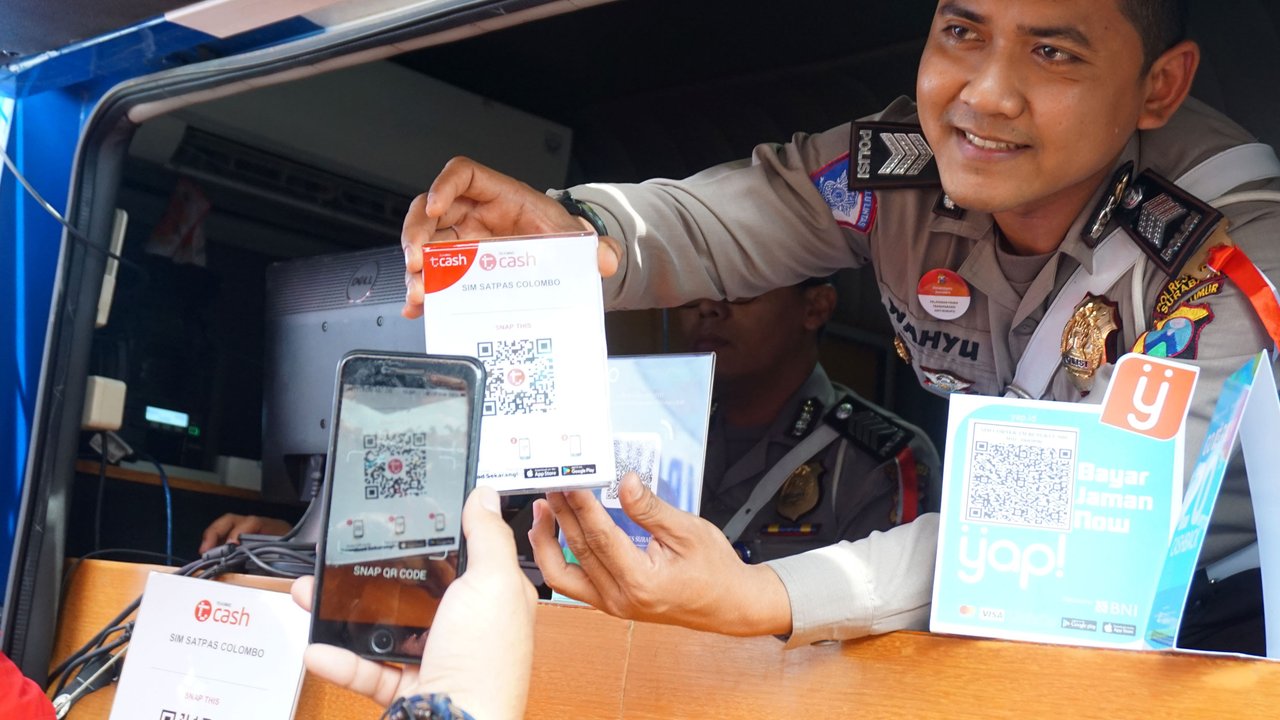 Cara Praktis Bayar SIM dan SKCK di Polrestabes Surabaya (Dian Kurniawan / Liputan6.com)