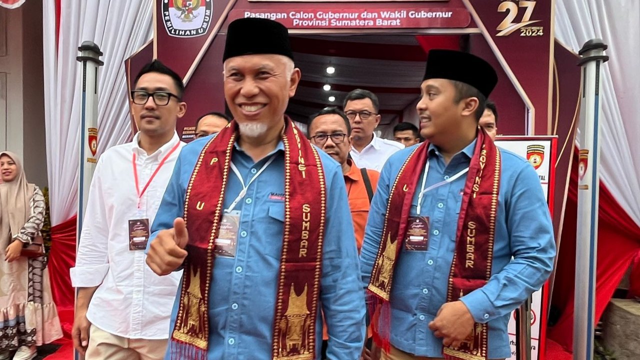 Mahyeldi-Vasko mendaftar ke KPU Sumbar.