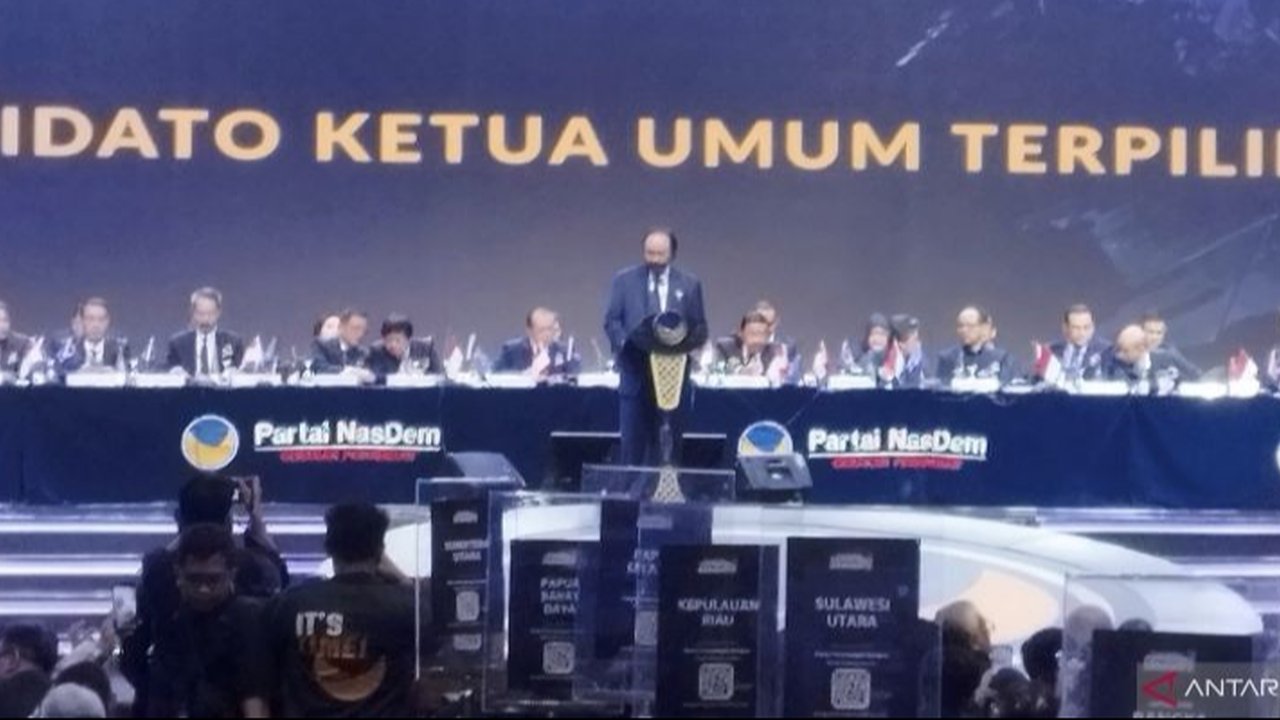 Ketua Umum Partai NasDem Surya Paloh usai pertemuan dengan calon presiden nomor urut satu Anies Baswedan dan dua ketua umum partai politik Koalisi Perubahan, PKS dan PKB di Wisma Nusantara, Jakarta Pusat, Jumat (23/2/2024). (Liputan6.com/Winda Nelfira)