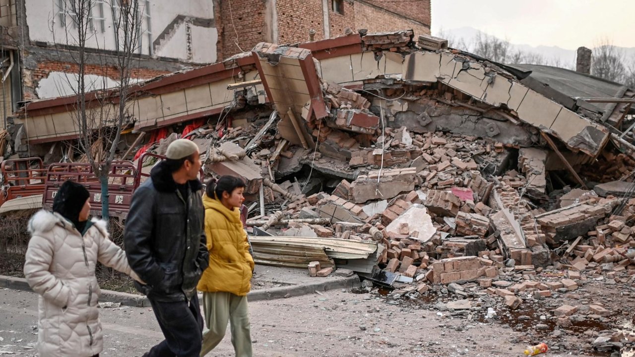 Doa saat gempa bumi yang diajarkan Rasulullah dan tips menyelamatkan diri.