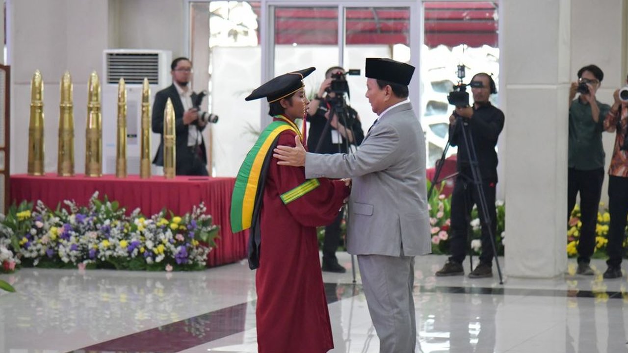 Prabowo dan Wisudawan Unhan