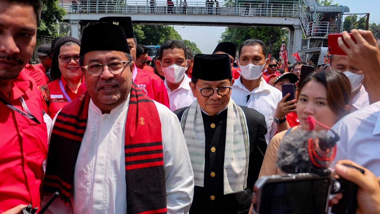 Pramono Anung dan Rano Karno mendaftar sebagai calon gubernur-calon wakil gubernur (cagub-cawagub), Rabu, 28 Agustus 2024. Keduanya menggunakan oplet menuju Komisi Pemilihan Umum (KPU) DKI Jakarta.