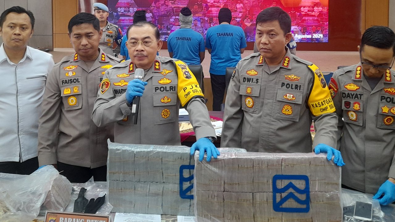 Konferensi pers perampokan pengangkut uang pengisian ATM di Sumbar