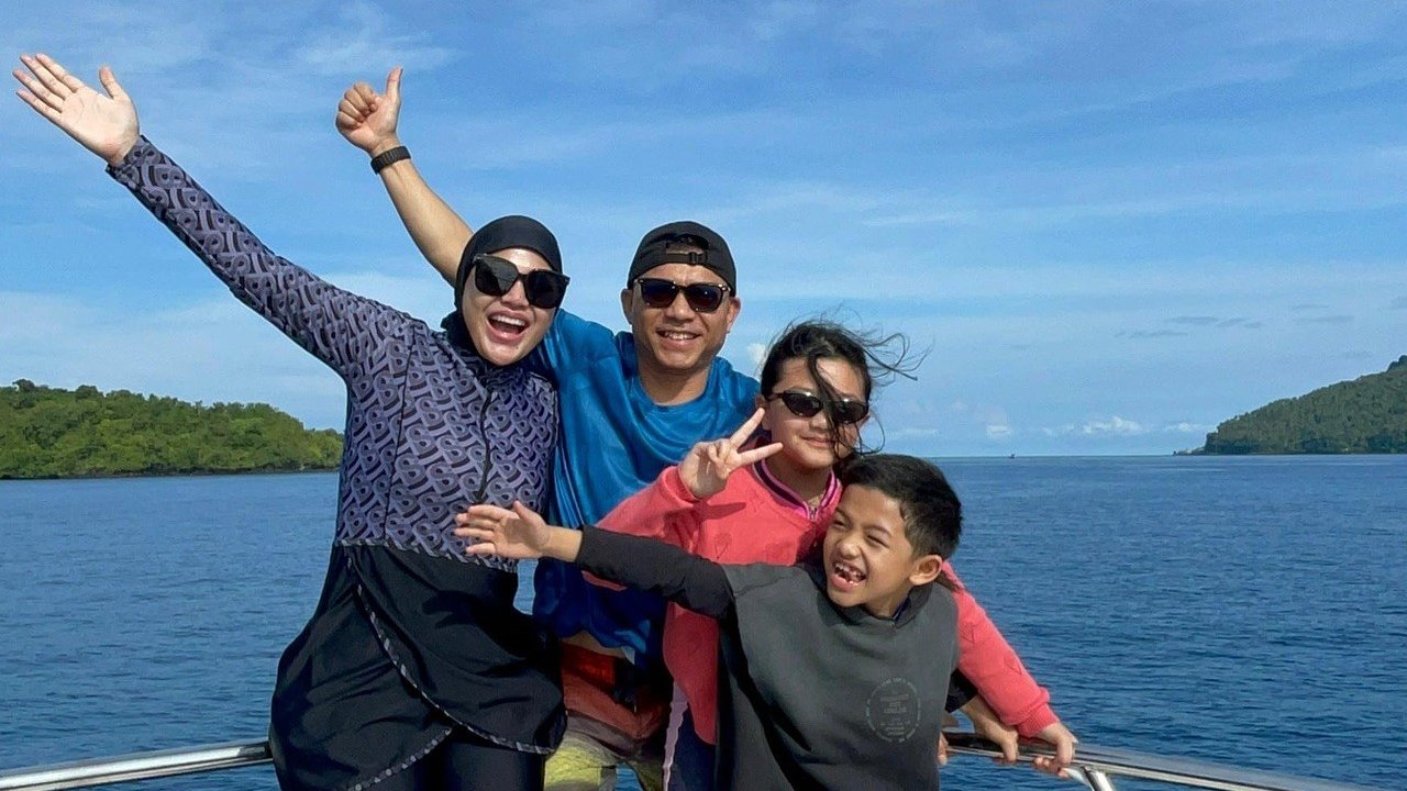 Potret Anang dan Keluarga di Ternate