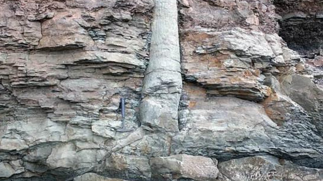 temuan pipa besi di dekat piramida misterius china