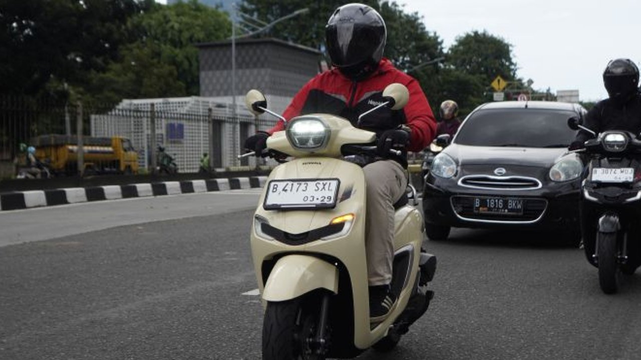 Menjaga kebersihan sepeda motor sangat penting, hal ini tentu untuk kenyamanan dan keamanan saat berkendara.