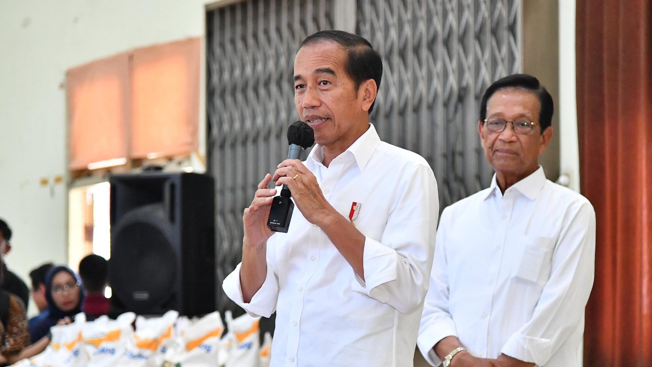 Presiden Jokowi didampingi Sultan Hamenku Buwono (HB) X saat kunjungan kerja di Daerah Istimewa Yogyakarta, Rabu (28/8/2024).