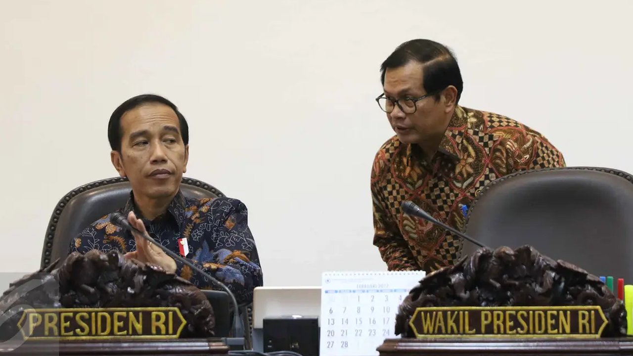 Presiden Jokowi didampingi Sultan Hamenku Buwono (HB) X saat kunjungan kerja di Daerah Istimewa Yogyakarta, Rabu (28/8/2024).