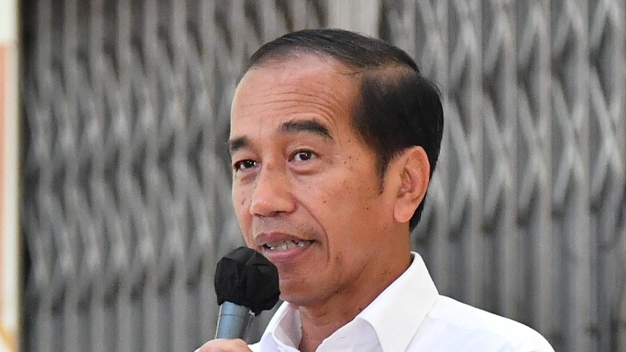Presiden Jokowi didampingi Sultan Hamenku Buwono (HB) X saat kunjungan kerja di Daerah Istimewa Yogyakarta, Rabu (28/8/2024).