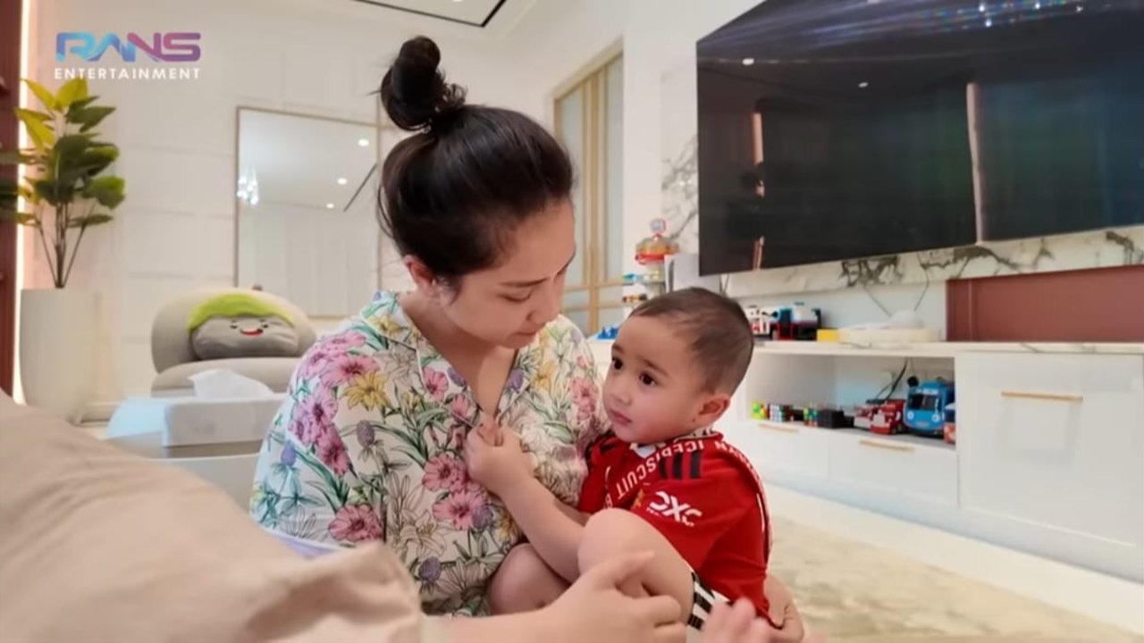 Diminta Beli Kado Untuk Rafathar, Rayyanza Rayu Nagita Slavina Agar Dibelikan Juga