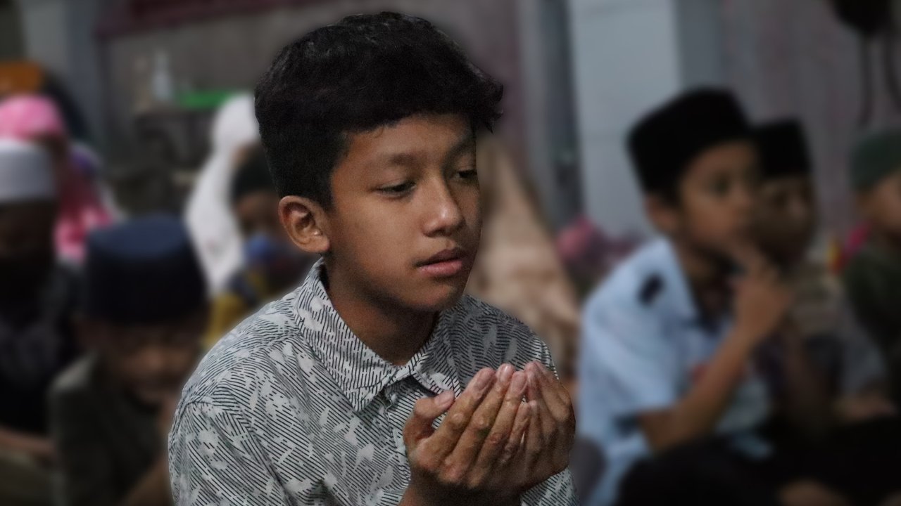 Ilustrasi berdoa. (Photo by Raka Dwi Wicaksana on Unsplash)