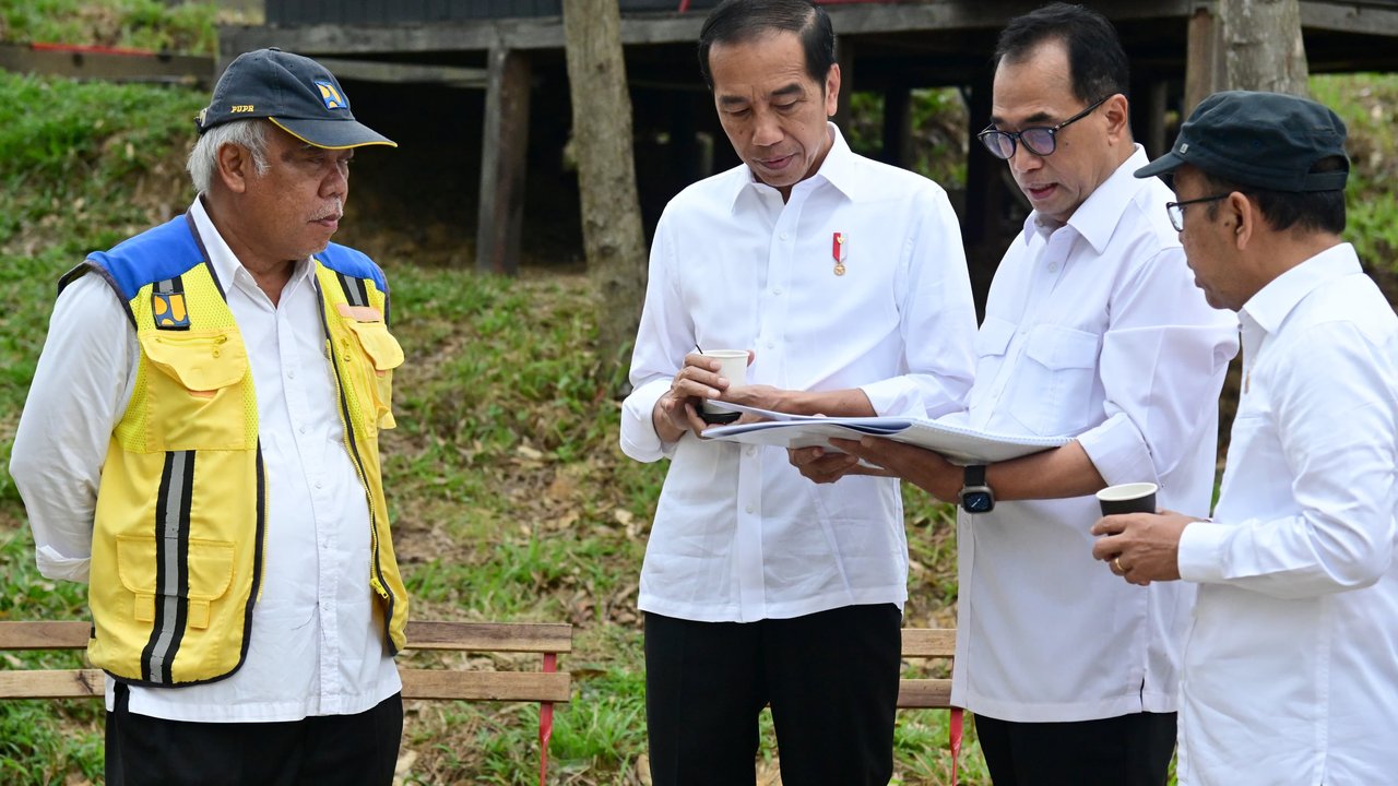 Presiden Joko Widodo atau Jokowi mengajak para pimpinan lembaga negara untuk mengunjungi sejumlah infrastruktur penting di Ibu Kota Nusantara (IKN), Kalimantan Timur, Sabtu (17/8/2024). (Lizsa Egeham).