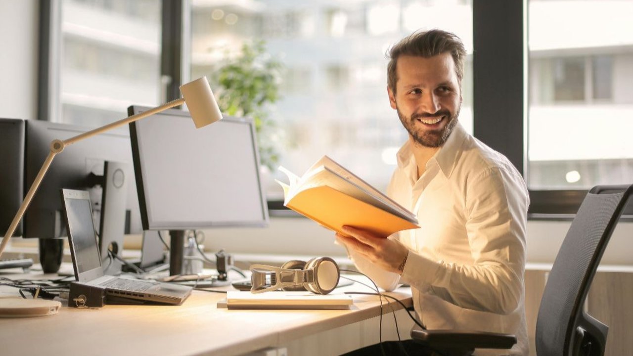 Ilustrasi orang bekerja